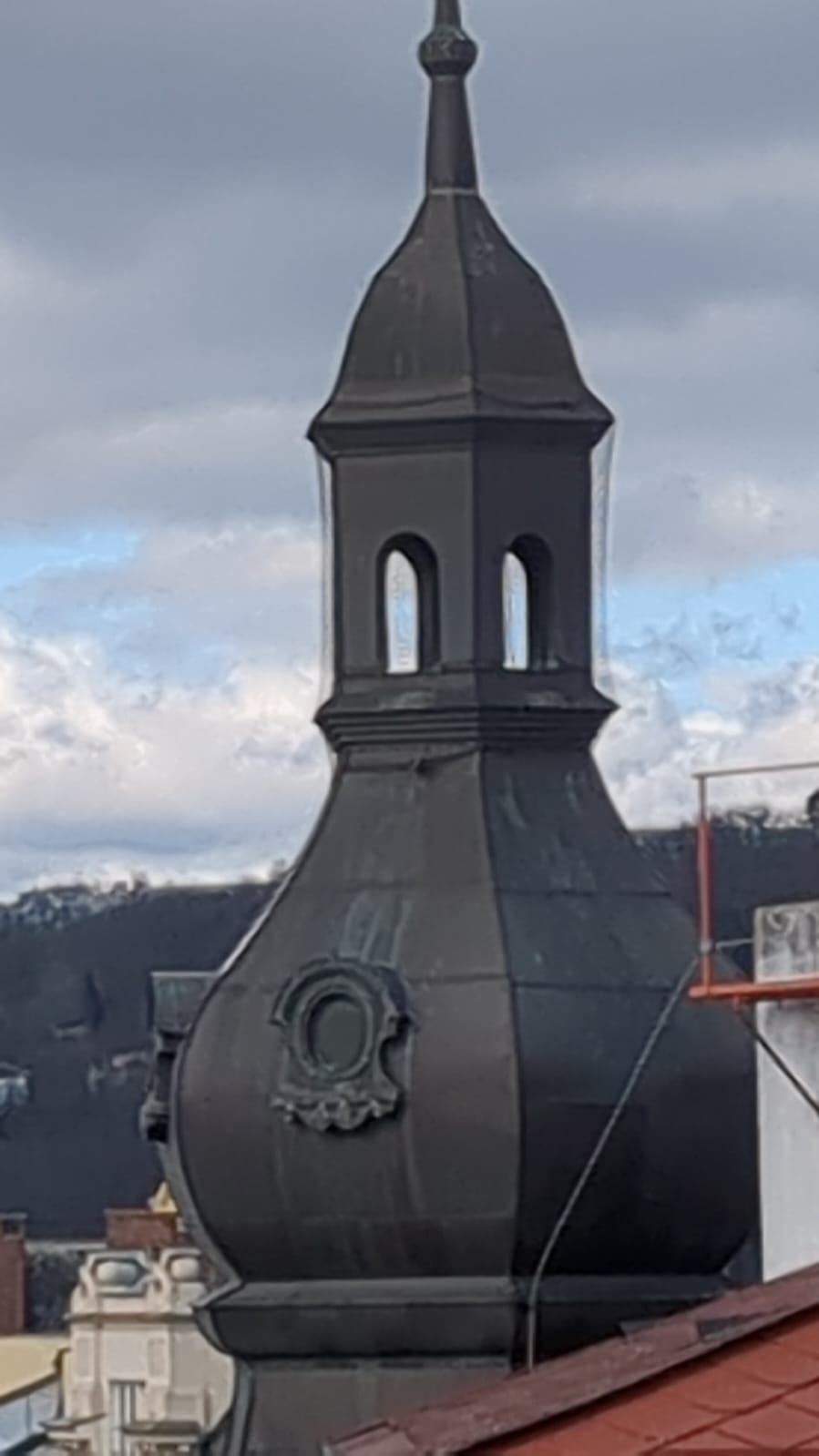 Oprava historické římsy a klempířských detailů na památkově chráněné budově